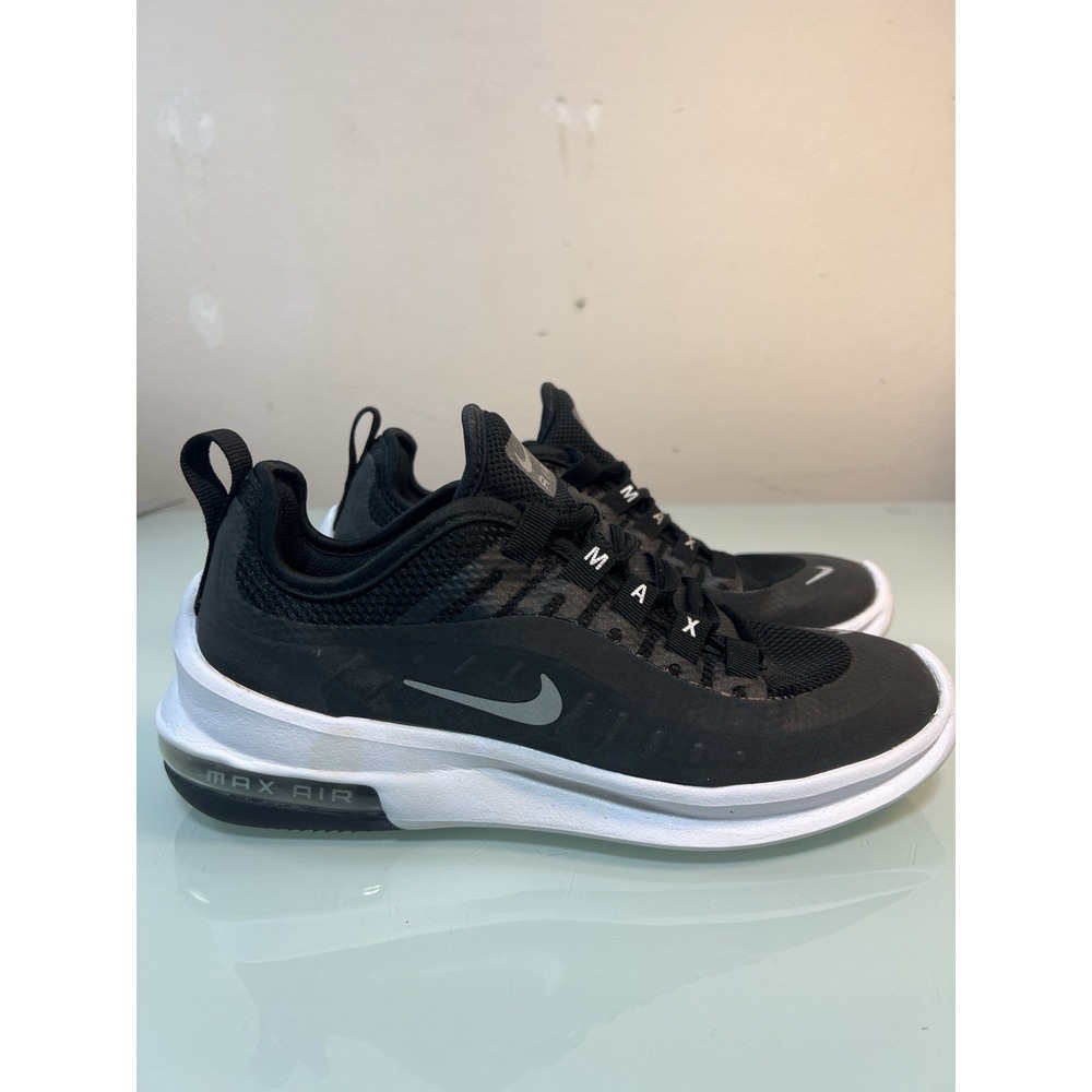 Nike Air Max Axis Women's 7 Black White Athletic‎ Running Sneakers